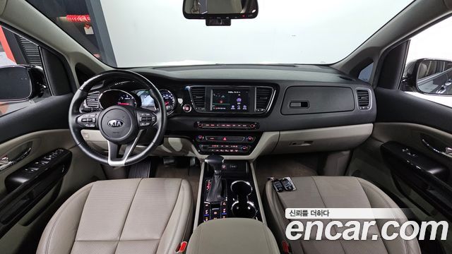 Kia Carnival 7-Seater Limousine VIP 2019 — фото 7