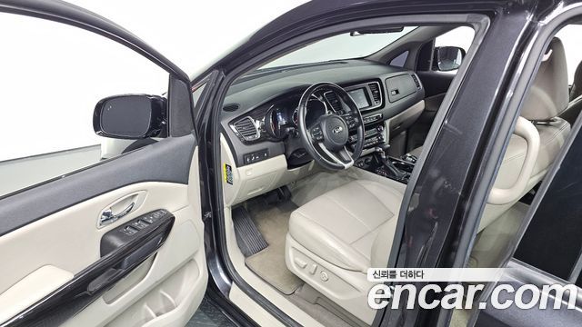 Kia Carnival 7-Seater Limousine VIP 2019 — фото 15