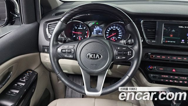 Kia Carnival 7-Seater Limousine VIP 2019 — фото 17