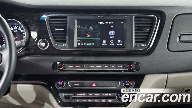 Kia Carnival 7-Seater Limousine VIP 2019 — фото 19