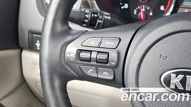Kia Carnival 7-Seater Limousine VIP 2019 — фото 21