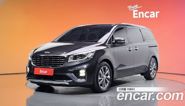 Kia Carnival 7-Seater Limousine VIP 2019 — фото 1