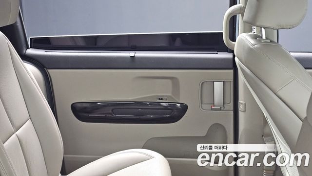 Kia Carnival 7-Seater Limousine VIP 2019 — фото 31