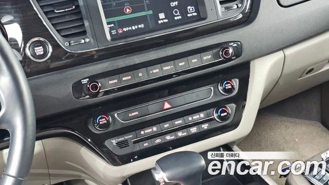 Kia Carnival 7-Seater Limousine VIP 2019 — фото 36