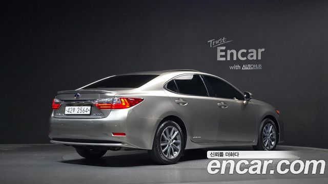 Lexus ES300h Supreme XV60 2017 — фото 2