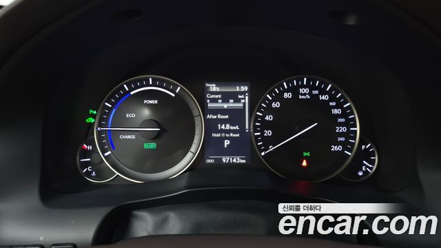 Lexus ES300h Supreme XV60 2017 — фото 8