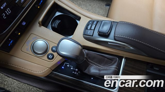 Lexus ES300h Supreme XV60 2017 — фото 9