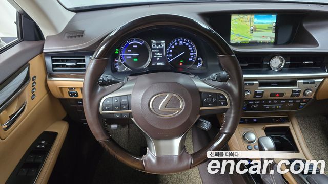 Lexus ES300h Supreme XV60 2017 — фото 12