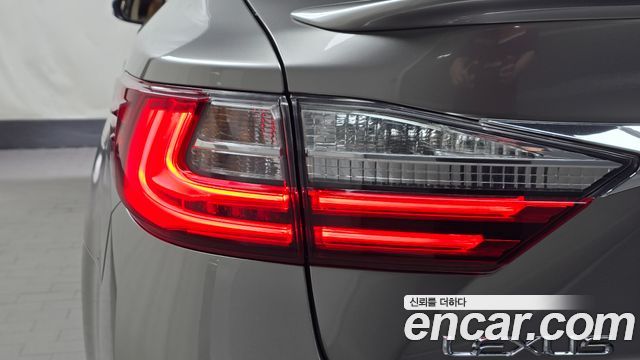 Lexus ES300h Supreme XV60 2017 — фото 23