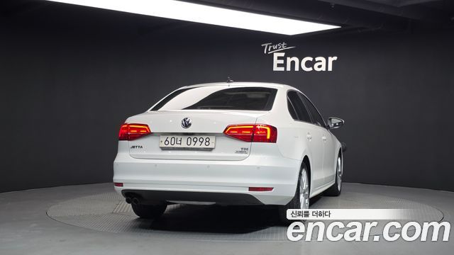 Volkswagen Jetta 2.0 TDI BlueMotion Premium 6th 2015 — фото 4