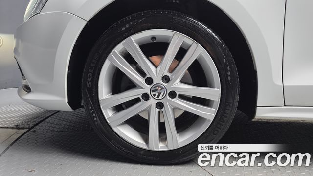 Volkswagen Jetta 2.0 TDI BlueMotion Premium 6th 2015 — фото 5