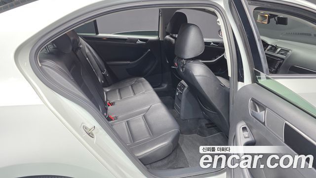 Volkswagen Jetta 2.0 TDI BlueMotion Premium 6th 2015 — фото 15
