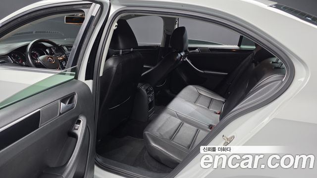 Volkswagen Jetta 2.0 TDI BlueMotion Premium 6th 2015 — фото 16