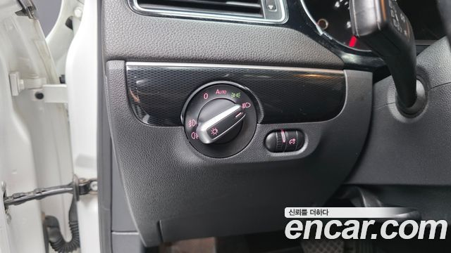 Volkswagen Jetta 2.0 TDI BlueMotion Premium 6th 2015 — фото 21