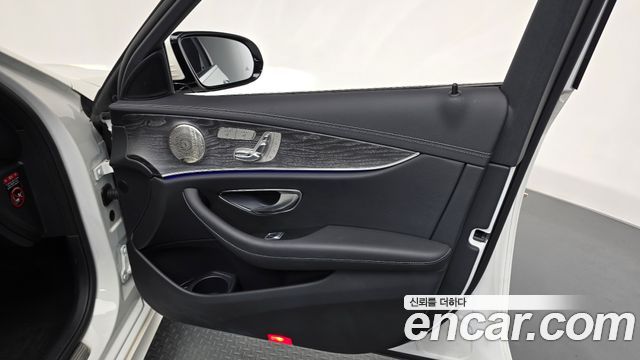 Mercedes-Benz E-Class (W213) E350 4MATIC AMG Line 2022 — фото 24