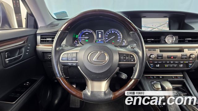 Lexus ES300h Supreme XV60 2016 — фото 13