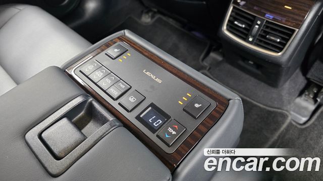 Lexus ES300h Supreme XV60 2016 — фото 18