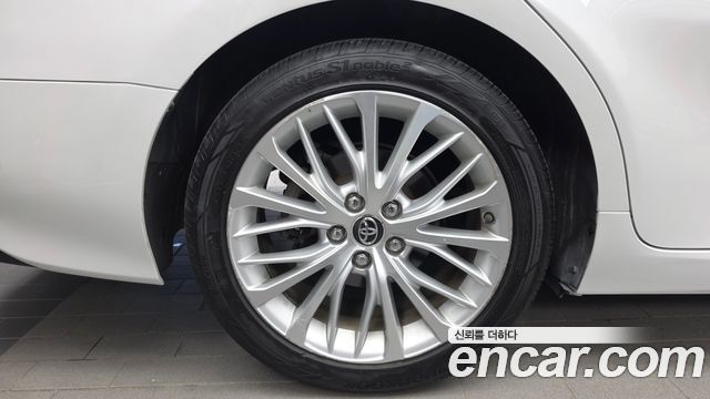 Toyota Camry (XV70) 2.5 XLE Hybrid 2019 — фото 5