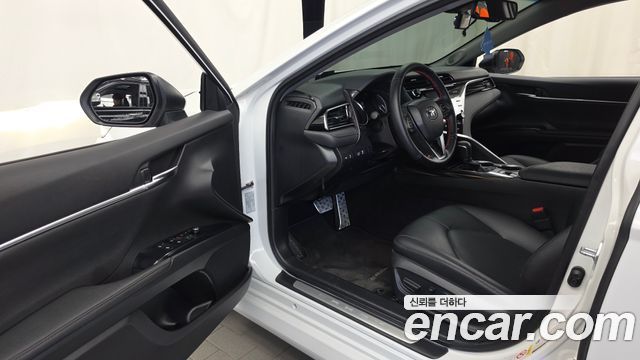 Toyota Camry (XV70) 2.5 XLE Hybrid 2019 — фото 10