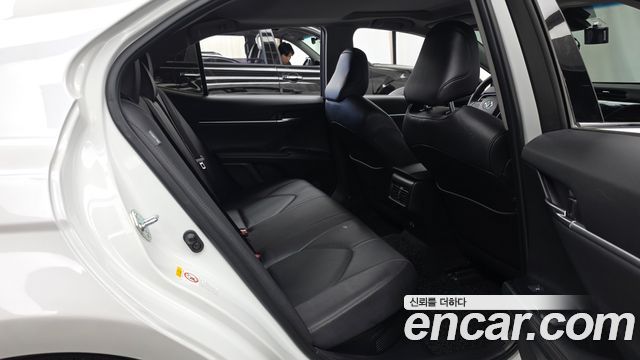 Toyota Camry (XV70) 2.5 XLE Hybrid 2019 — фото 16