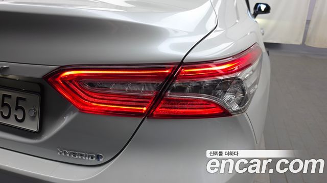 Toyota Camry (XV70) 2.5 XLE Hybrid 2019 — фото 29