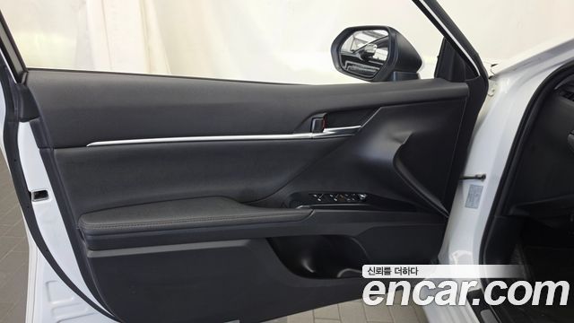 Toyota Camry (XV70) 2.5 XLE Hybrid 2019 — фото 30