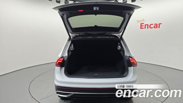 Volkswagen Tiguan (II) 2.0 TDI 4Motion Prestige 2023 — фото 19