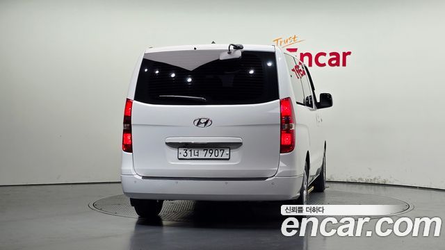Hyundai Grand Starex Urban 9-Seater Premium 2019 — фото 4