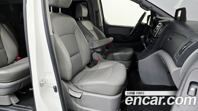 Hyundai Grand Starex Urban 9-Seater Premium 2019 — фото 12