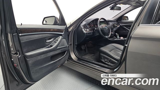 BMW 5 Series (F10) 528i xDrive 2013 — фото 10
