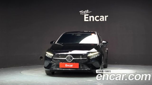 Mercedes-Benz A-Class (W177) A220 Sedan 2024 — фото 3