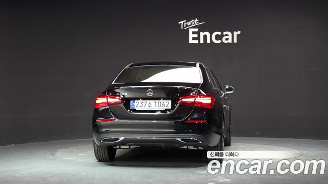 Mercedes-Benz A-Class (W177) A220 Sedan 2024 — фото 4