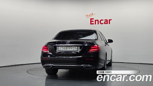 Mercedes-Benz E-Class (W213) E300e 4MATIC Exclusive 2020 — фото 4