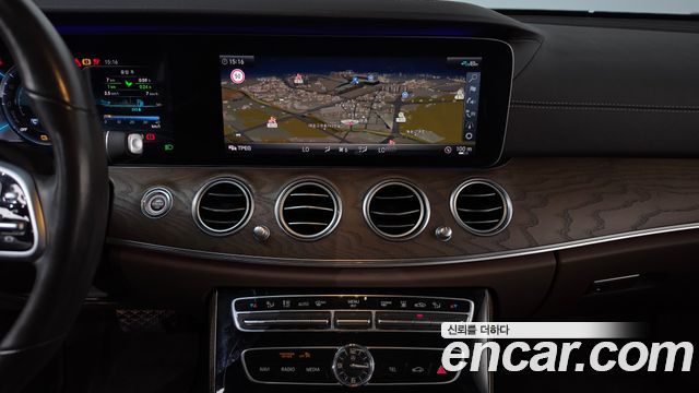 Mercedes-Benz E-Class (W213) E300e 4MATIC Exclusive 2020 — фото 13