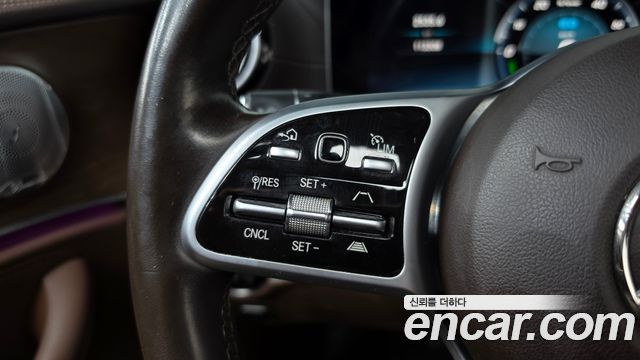 Mercedes-Benz E-Class (W213) E300e 4MATIC Exclusive 2020 — фото 16