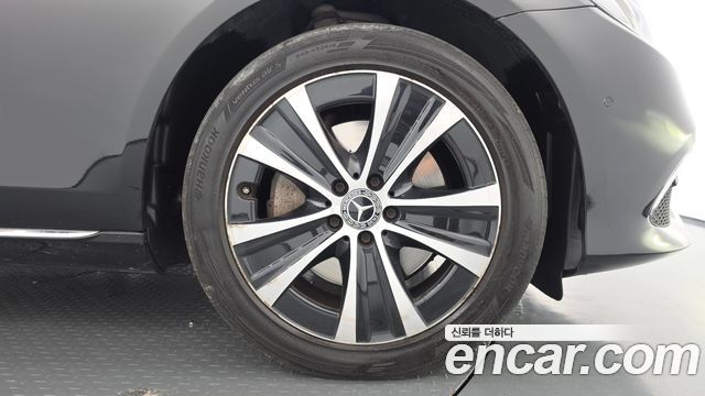 Mercedes-Benz E-Class (W213) E300e 4MATIC Exclusive 2020 — фото 21