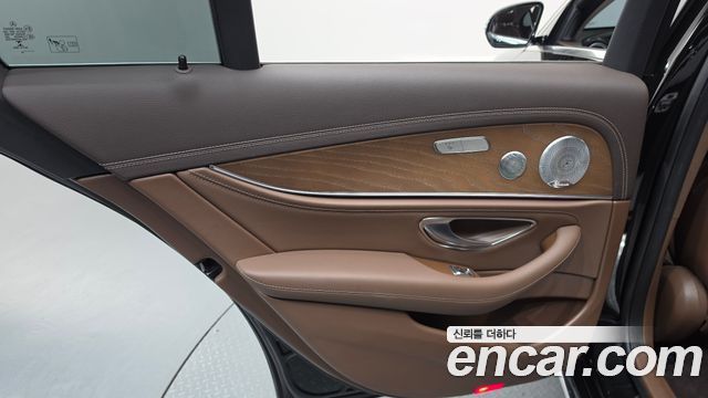 Mercedes-Benz E-Class (W213) E300e 4MATIC Exclusive 2020 — фото 25