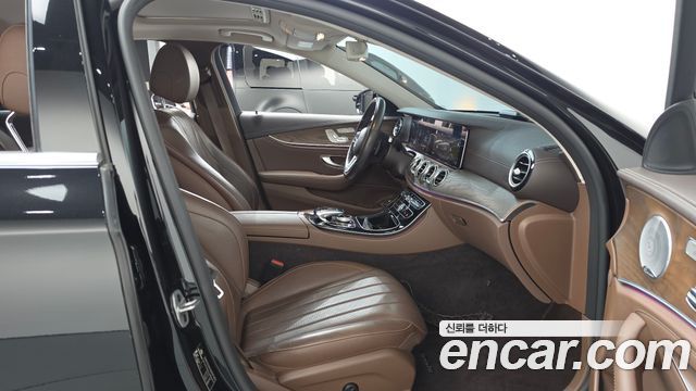 Mercedes-Benz E-Class (W213) E300e 4MATIC Exclusive 2020 — фото 26