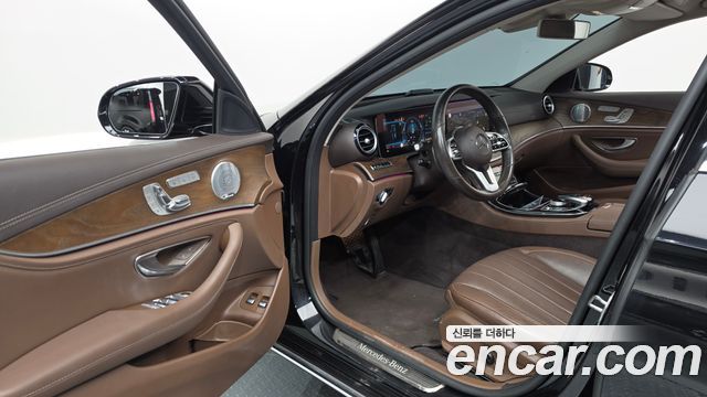 Mercedes-Benz E-Class (W213) E300e 4MATIC Exclusive 2020 — фото 30