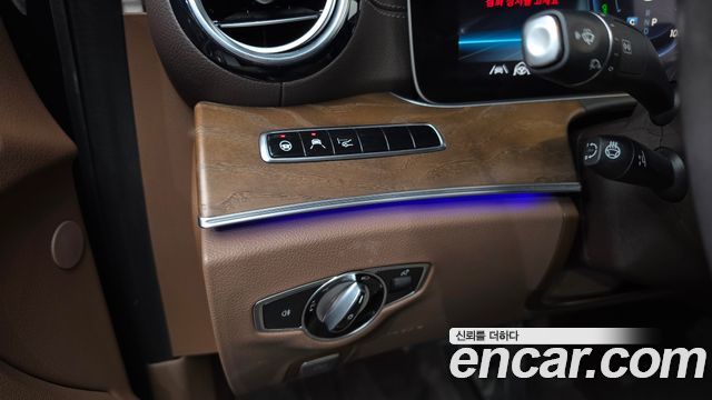 Mercedes-Benz E-Class (W213) E300e 4MATIC Exclusive 2020 — фото 37