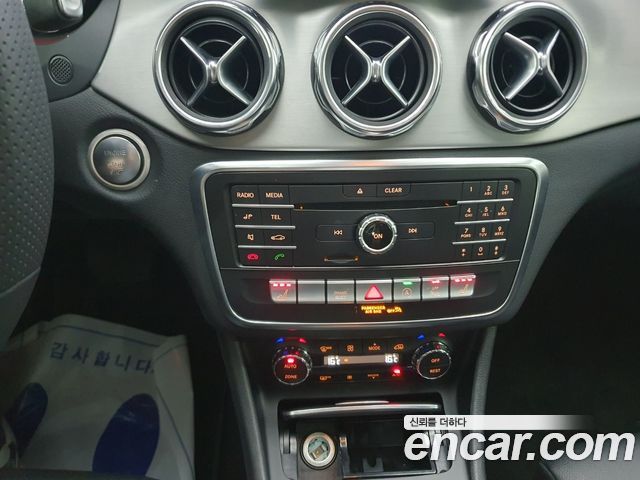 Mercedes-Benz GLA-Class (X156) GLA220 Premium 2019 — фото 12