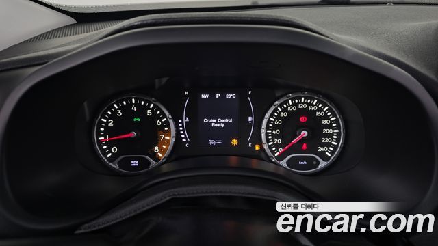 Jeep Renegade 2.4 Longitude High 2017 — фото 8