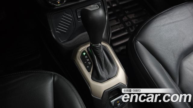 Jeep Renegade 2.4 Longitude High 2017 — фото 9