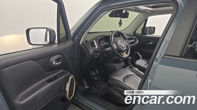 Jeep Renegade 2.4 Longitude High 2017 — фото 10