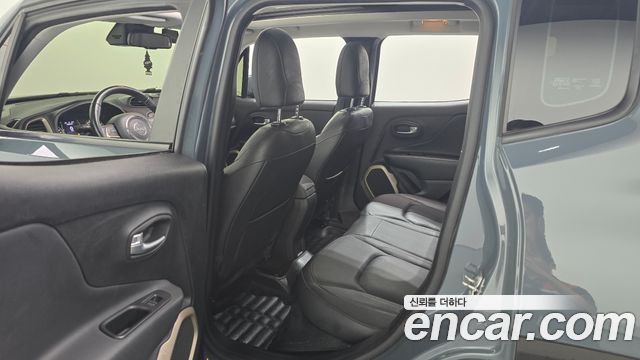 Jeep Renegade 2.4 Longitude High 2017 — фото 12