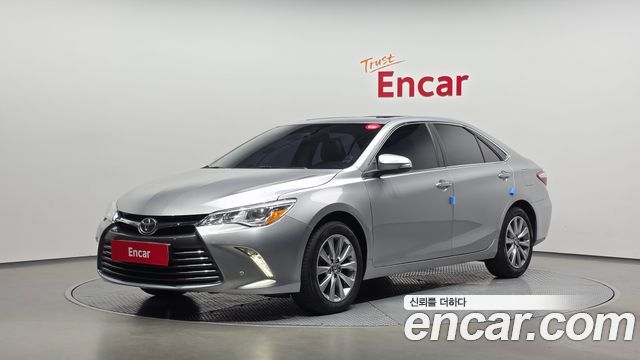 Toyota Camry 2.5 XLE 2017 — фото 1