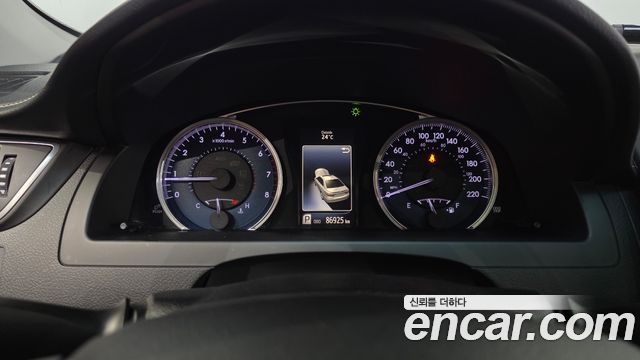 Toyota Camry 2.5 XLE 2017 — фото 8