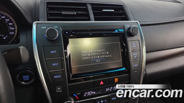 Toyota Camry 2.5 XLE 2017 — фото 15