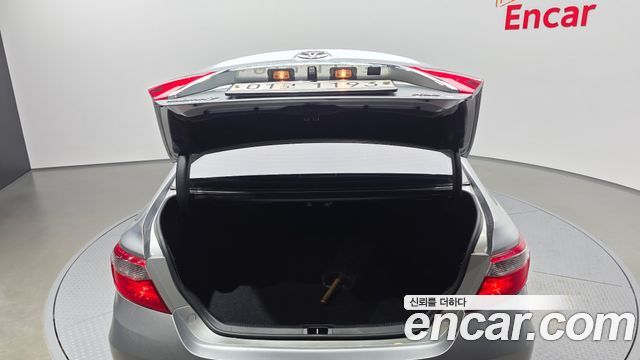 Toyota Camry 2.5 XLE 2017 — фото 20