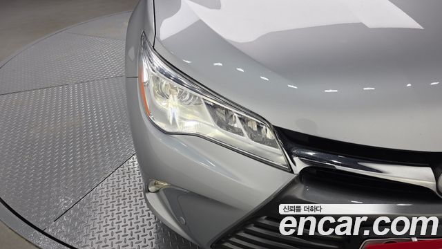 Toyota Camry 2.5 XLE 2017 — фото 22